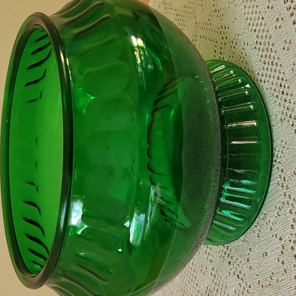 Emerald Green Glass Bowl - Picture 2 of 4